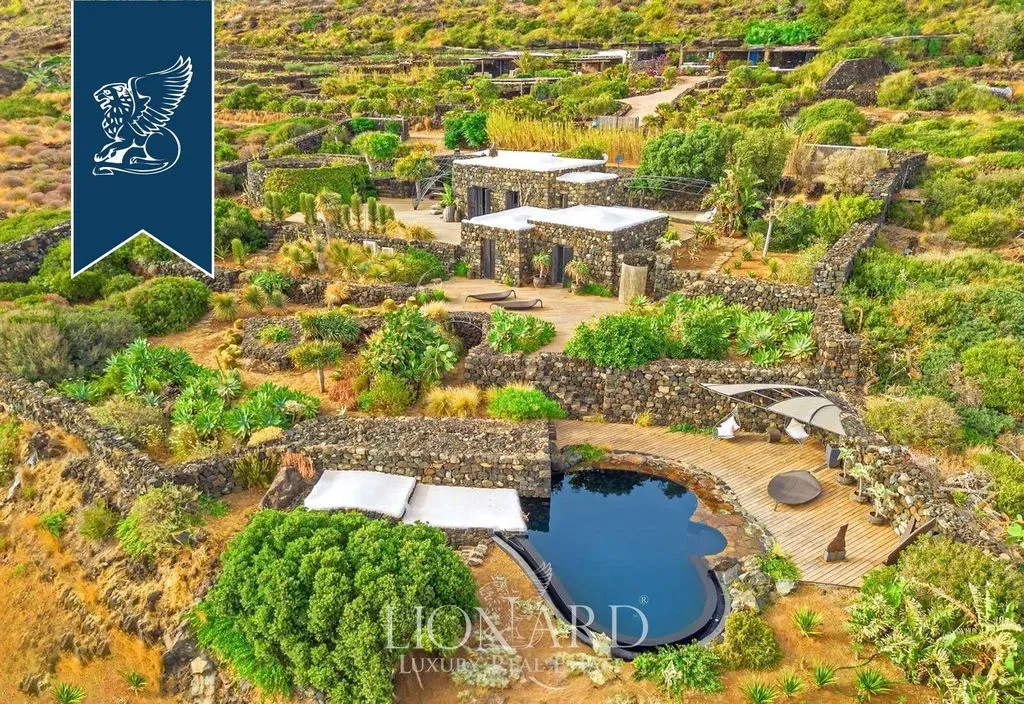 Õhuvaade - Luxury Villa with Infinity Pool in Pantelleria