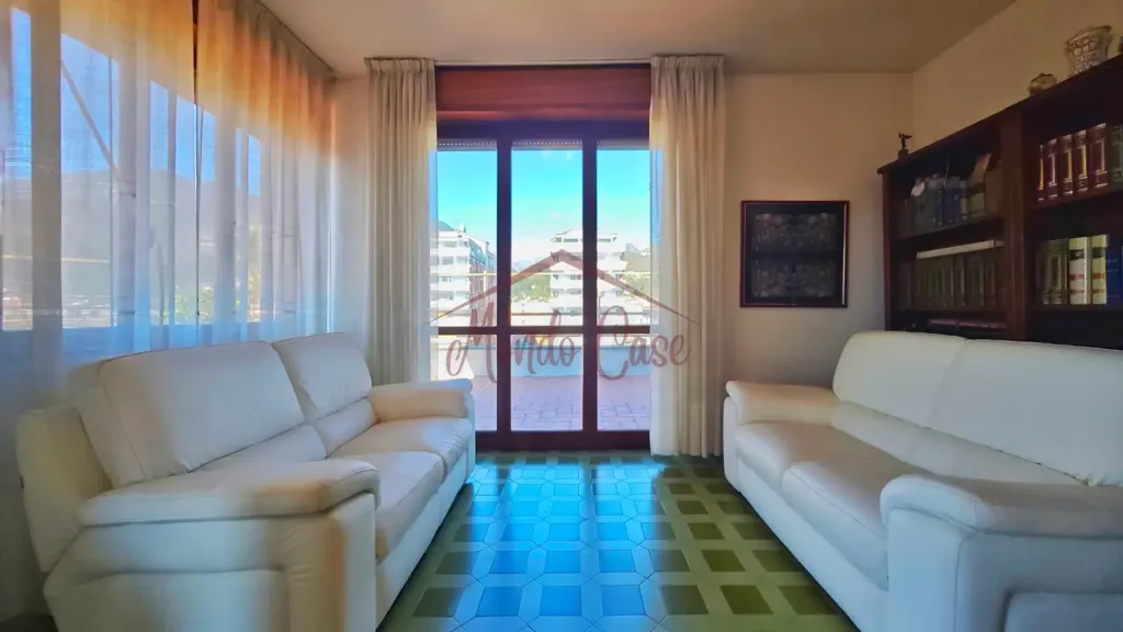Séjour - Penthouse with Panoramic View in Massa Centre