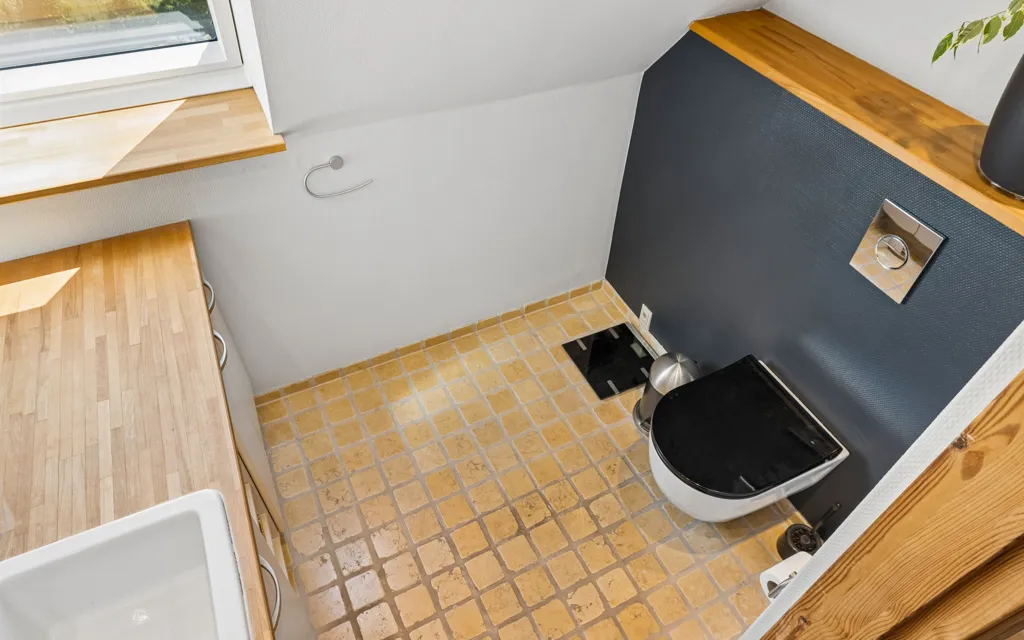 Bathrooms - Central Villa with South-Facing Garden in Broager