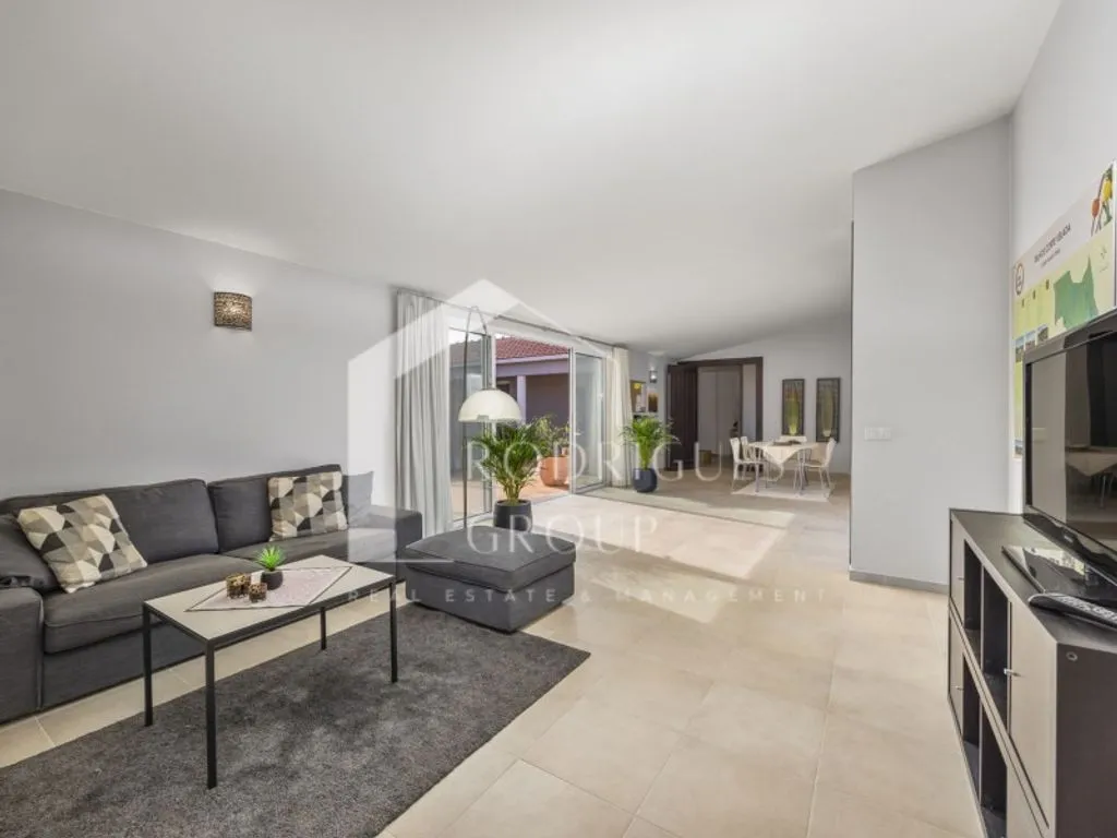 Elutuba - Contemporary Farm with Pool in Cotifo, Lagos