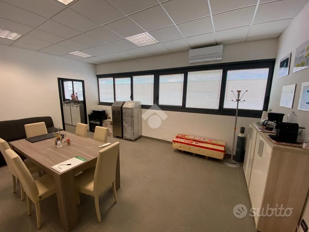 Kabinet - Office with Parking in Imola