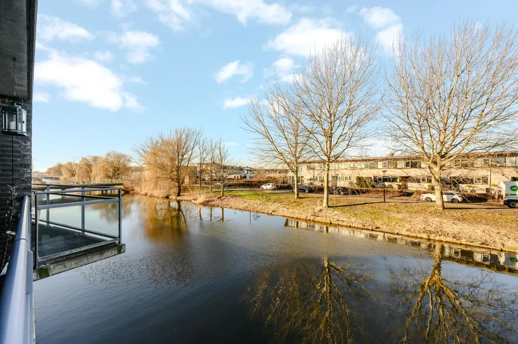 Balcon - Furnished Apartment with Balcony in Almere Buiten