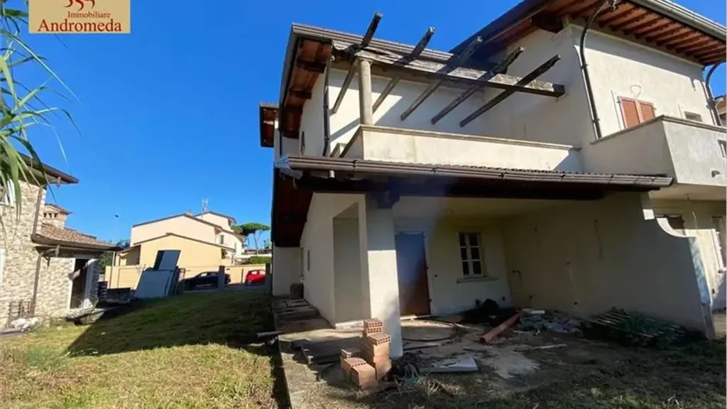 Exterior - Trifamily Villa with Garden in Querceta