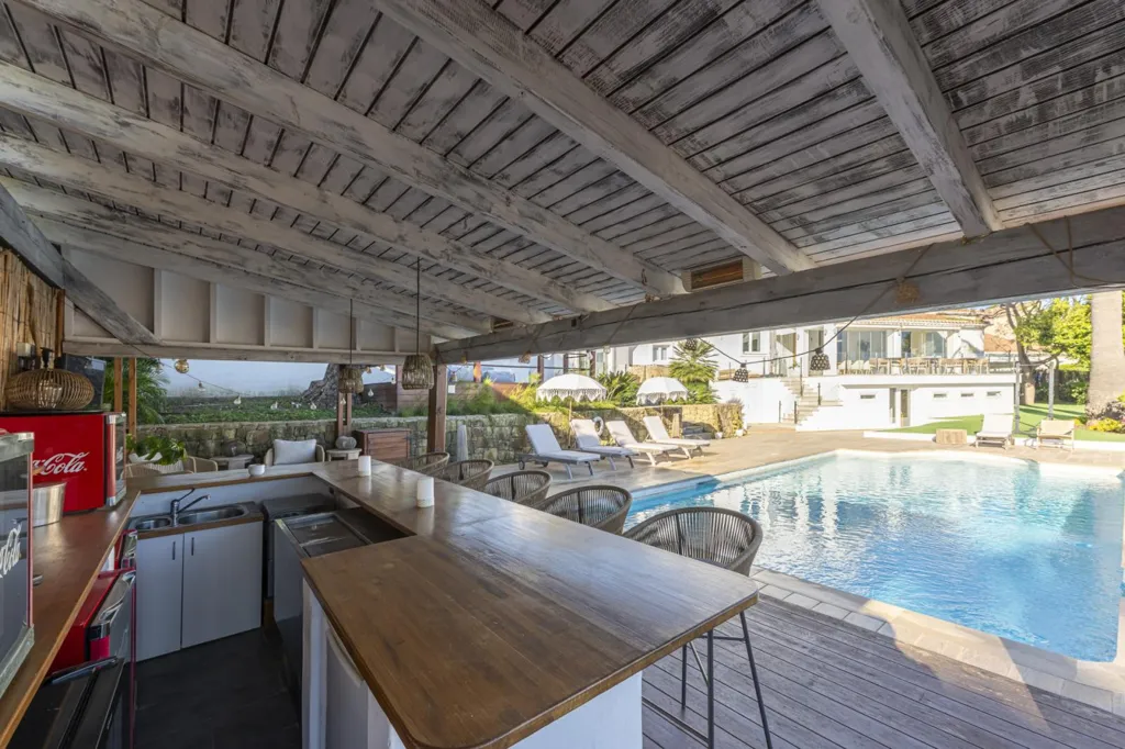 Piscine - Refurbished Villa with Sea Views in La Duquesa