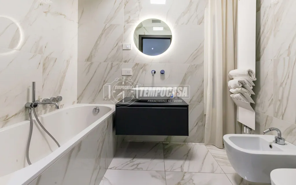 Salles de bain - Bright Apartment with Balcony in Milan