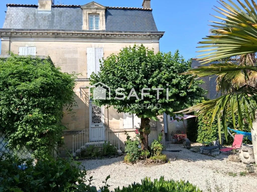 Jardin - Maison de Maître avec Jardin et Dépendance à Cognac