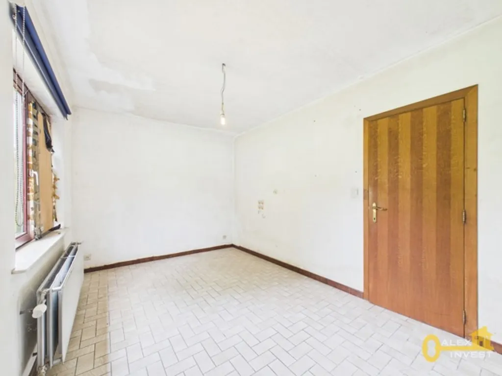Stanze - 4-Bedroom Villa with Garden in Quiet Location