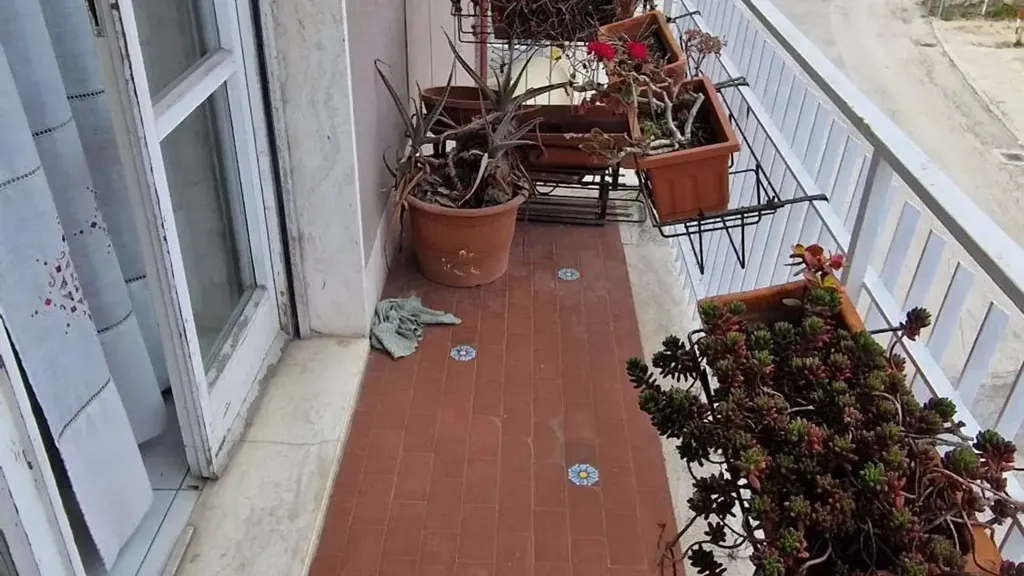Balcon - Apartment with Triple Exposure in Bocconi, Ancona