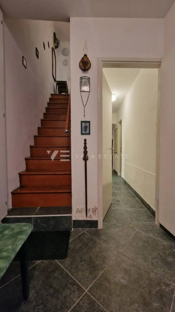 Esik - Stone House with Terrace in Punat