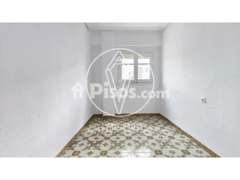 Rooms - Bright Apartment with Balcony in Paterna Centre