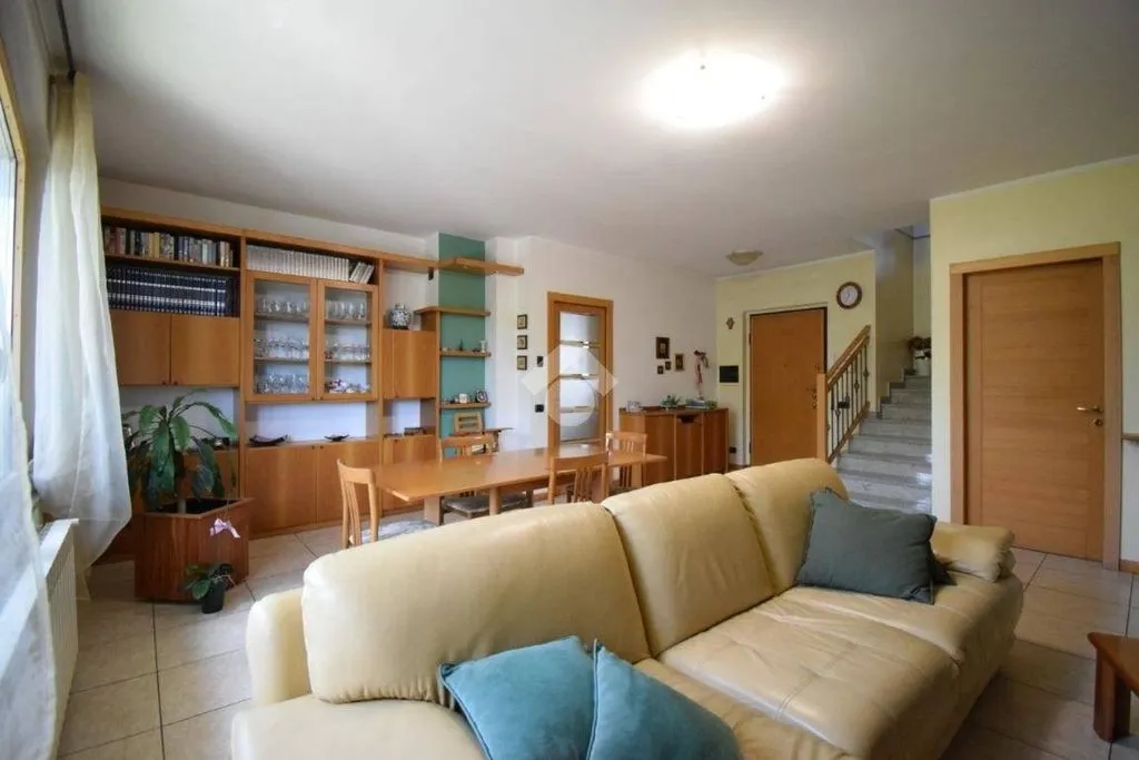 Living Room - Luxury Villa with Private Garden in Brugherio