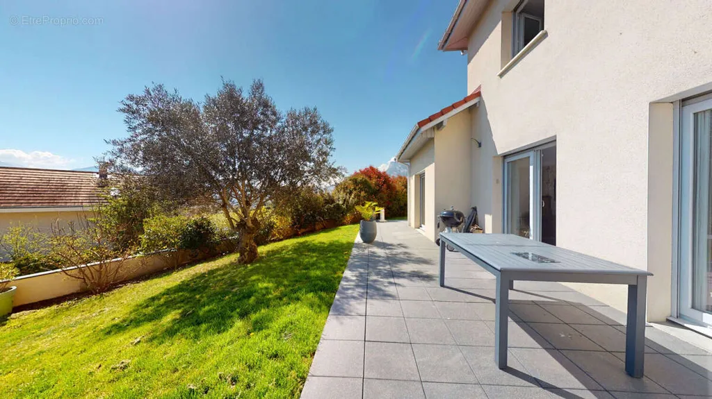 Terrass - Modern House with Panoramic View in Claix