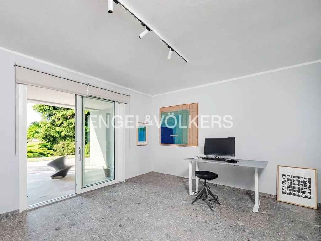 Office - Luxury Villa with Panoramic Views in Erba