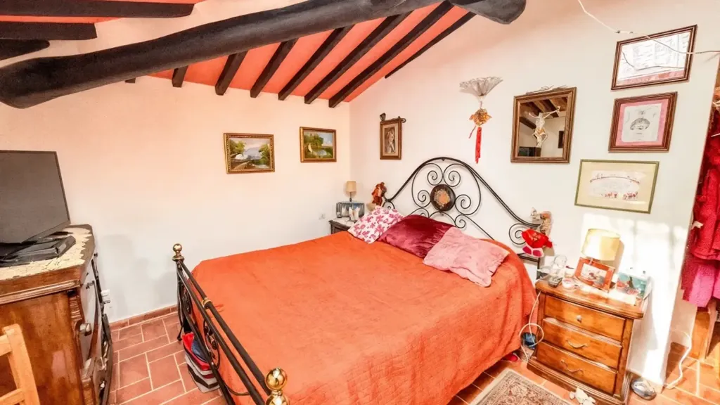 Chambres - 3-Bedroom Apartment with Open Plan in Montevarchi