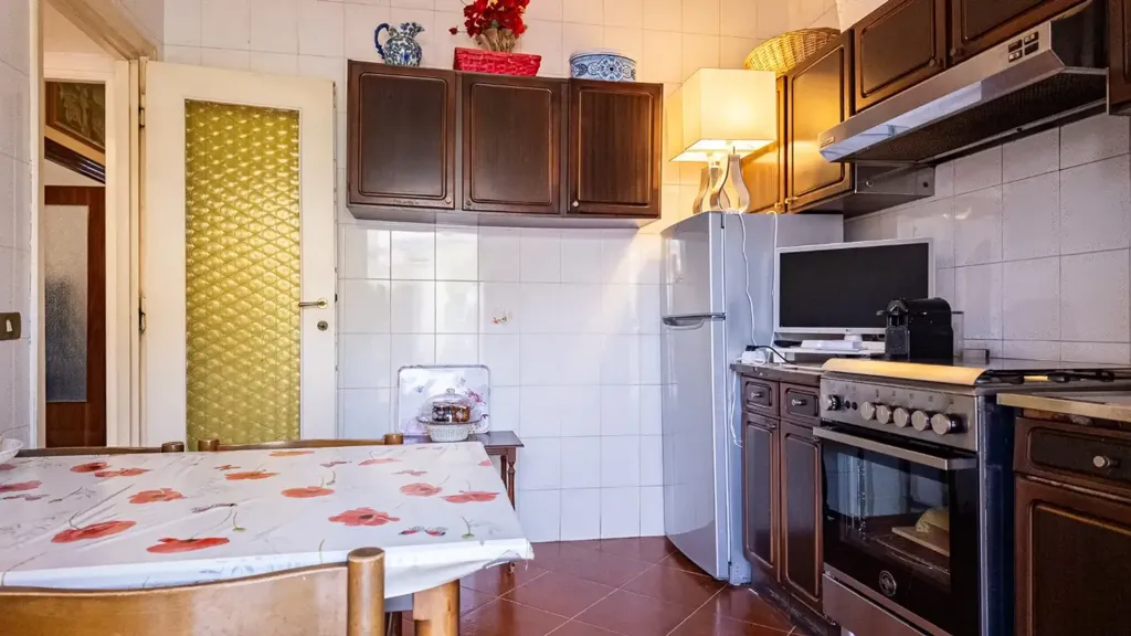 Cucina - Exclusive Penthouse with Panoramic Terrace in Rome