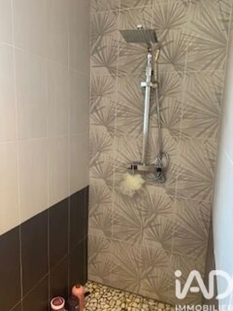 Bathrooms - Family House with Garden in Oizé