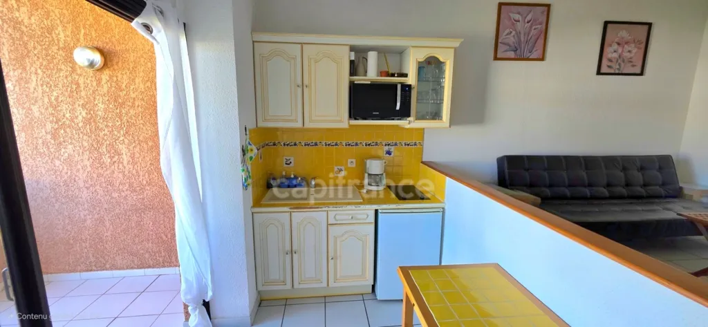 Cuisine - T3 en Duplex avec Terrasse et Piscine à Proximité de la Plage