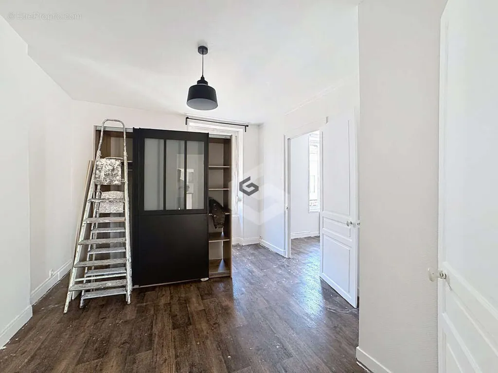 Rooms - Bright Apartment with Convenient Location in Reims