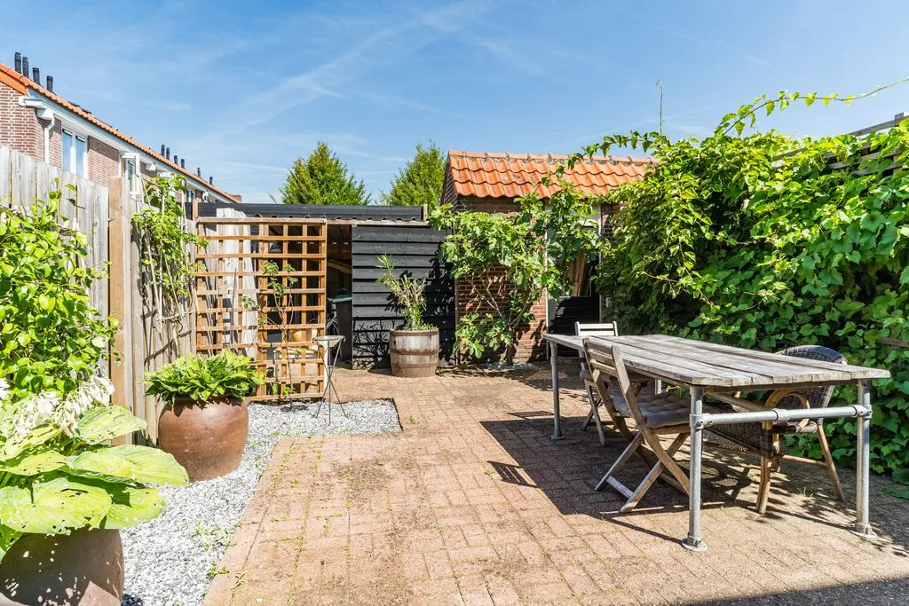 Aed - Modernised Semi-Detached House with Solar Panels in Oss