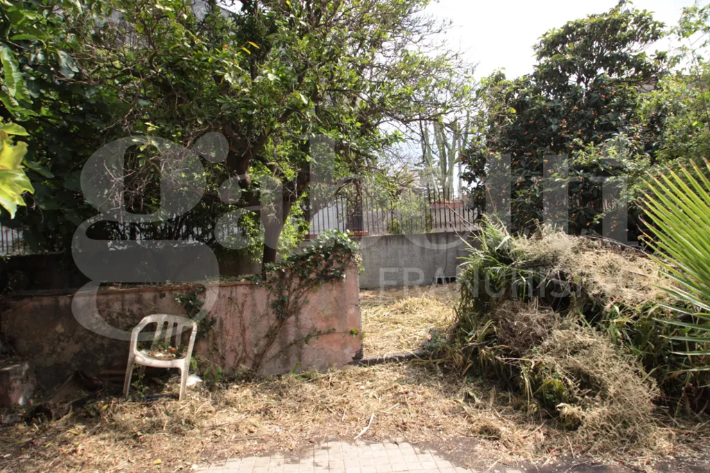 Aed - Villa to Renovate with Garden in Mascalucia