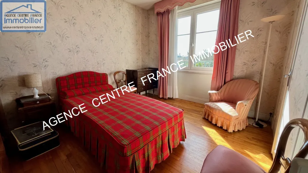 Chambres - Maison avec Jardin et Garage à Trouy Nord