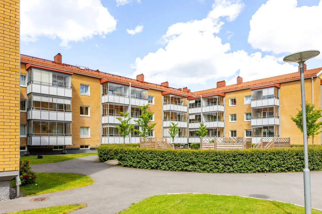 Garten - Apartment with South-Facing Balcony in Liljeholmen