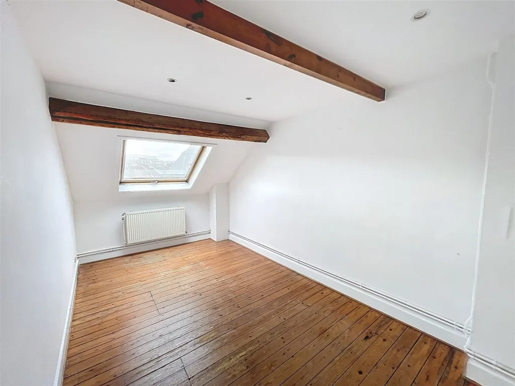 Pièces - Immeuble Mixte avec Commerces à Uccle