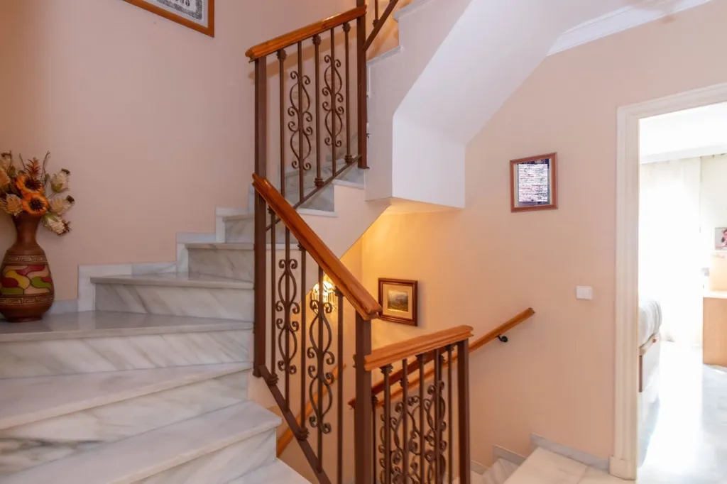 Stanze - Townhouse with Garden in Estepona