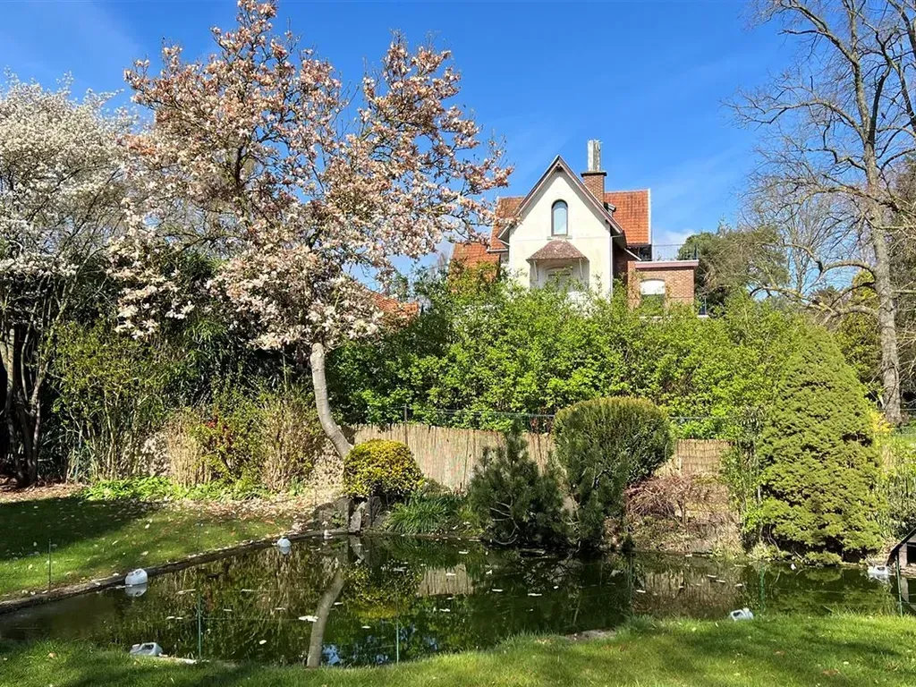 Jardin - Villa avec Jardin et Étang à Embourg