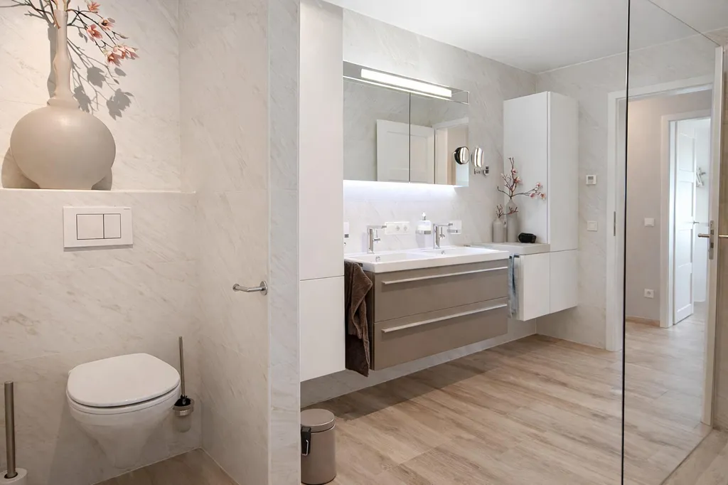 Salles de bain - Appartement avec Terrasse et Véranda à Eselborn