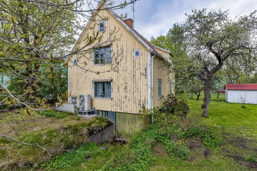 Extérieur - 1929 Villa with Development Potential in Östra Storgatan