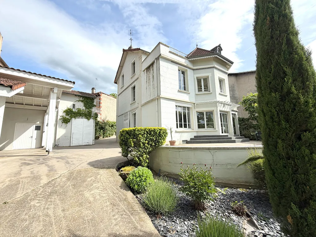 Välivaade - Eiffel-Style House with Pool in Prestigious Area