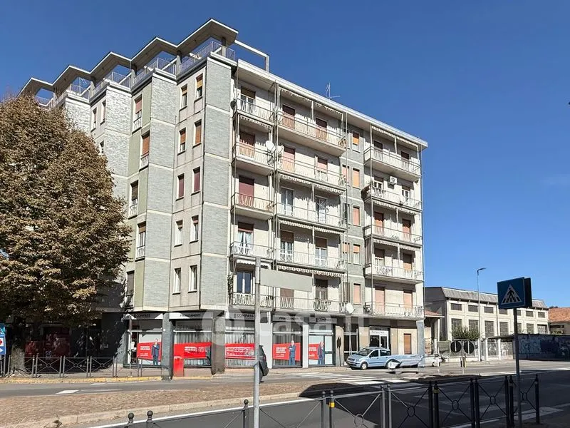 Välivaade - Elegant Duplex with Balconies in Voghera Centre
