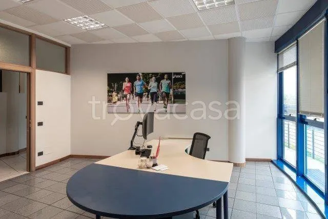 Bureau - Industrial Building with Showroom in Cuneo