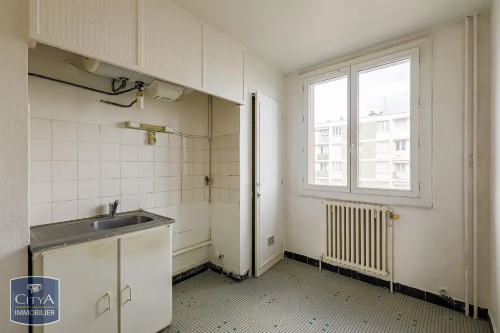 Köök - Bright 3-Bedroom Apartment with Balcony in Grenoble