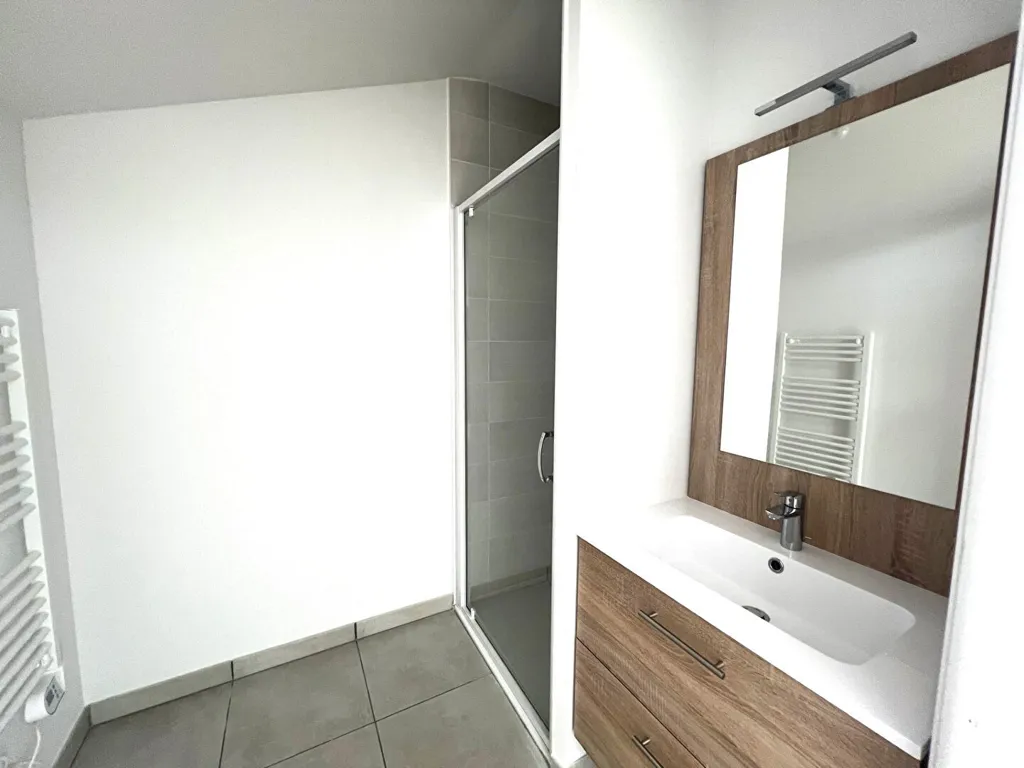 Salles de bain - Appartement 4 Pièces avec Terrasse à Bruguières