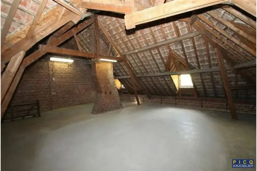 Pièces - Local Commercial à Tournai