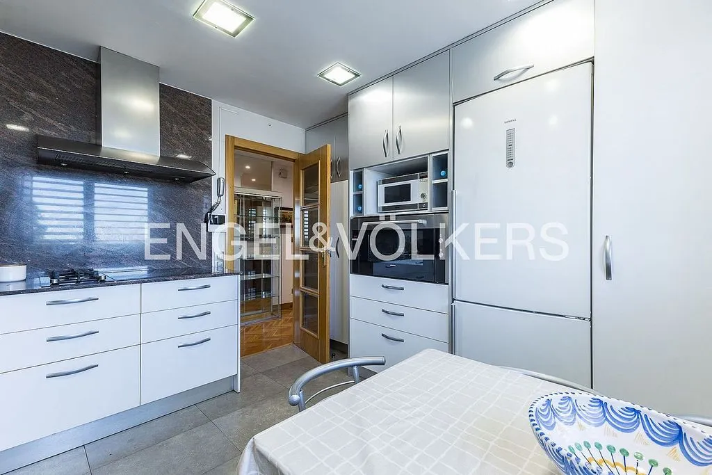Apartment with Pool in La Maternitat i Sant Ramon