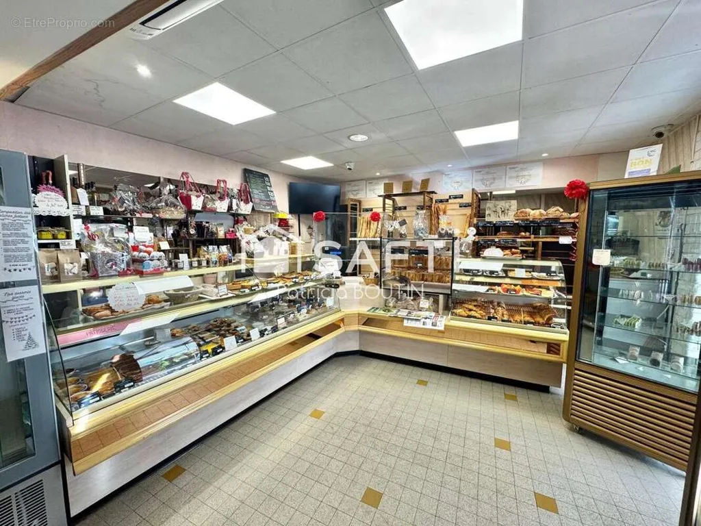 Toad - Commercial Space with Terrace in Niort