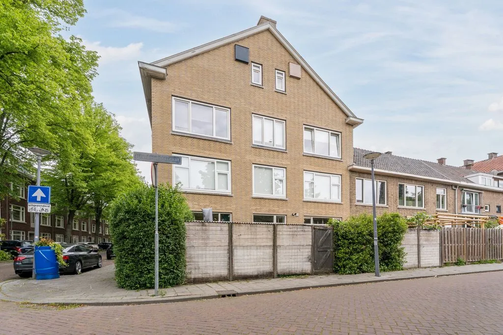 Välivaade - Charming Ground Floor Apartment with Garden in Carnisse