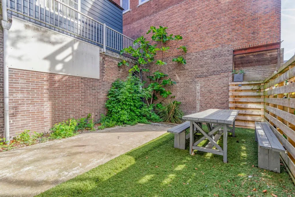 Aed - Charming Ground Floor Flat with Garden in Overschie