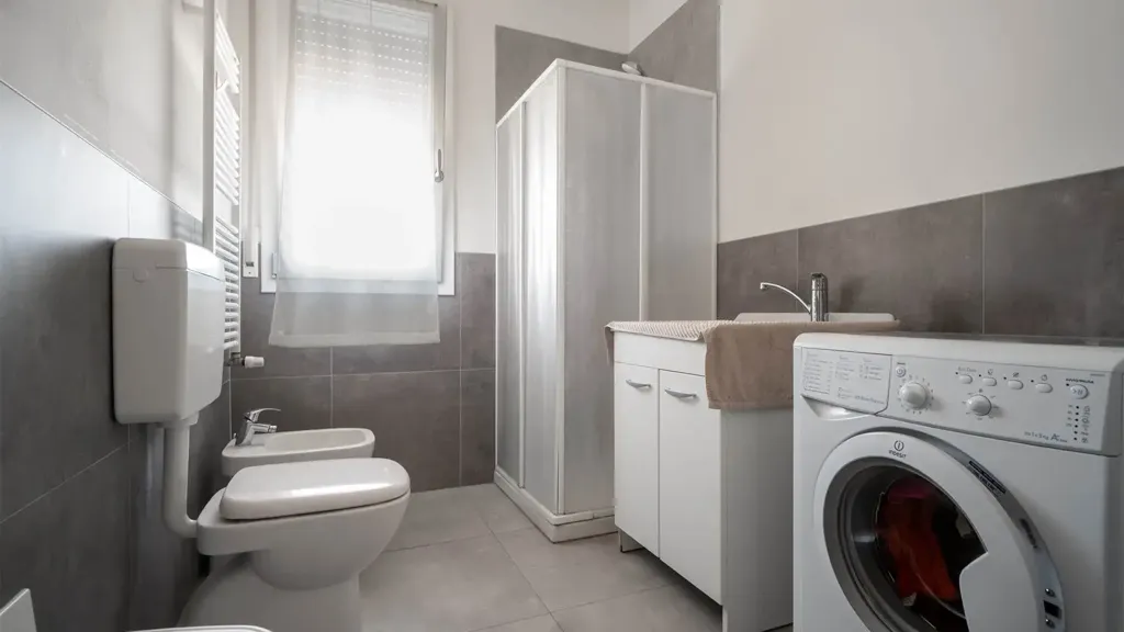 Bagni - Modern Apartment with Balcony in Medicina