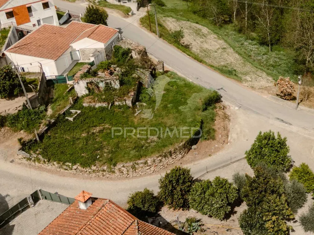 Õhuvaade - Ruin Site with Monastery View in Pombeiro
