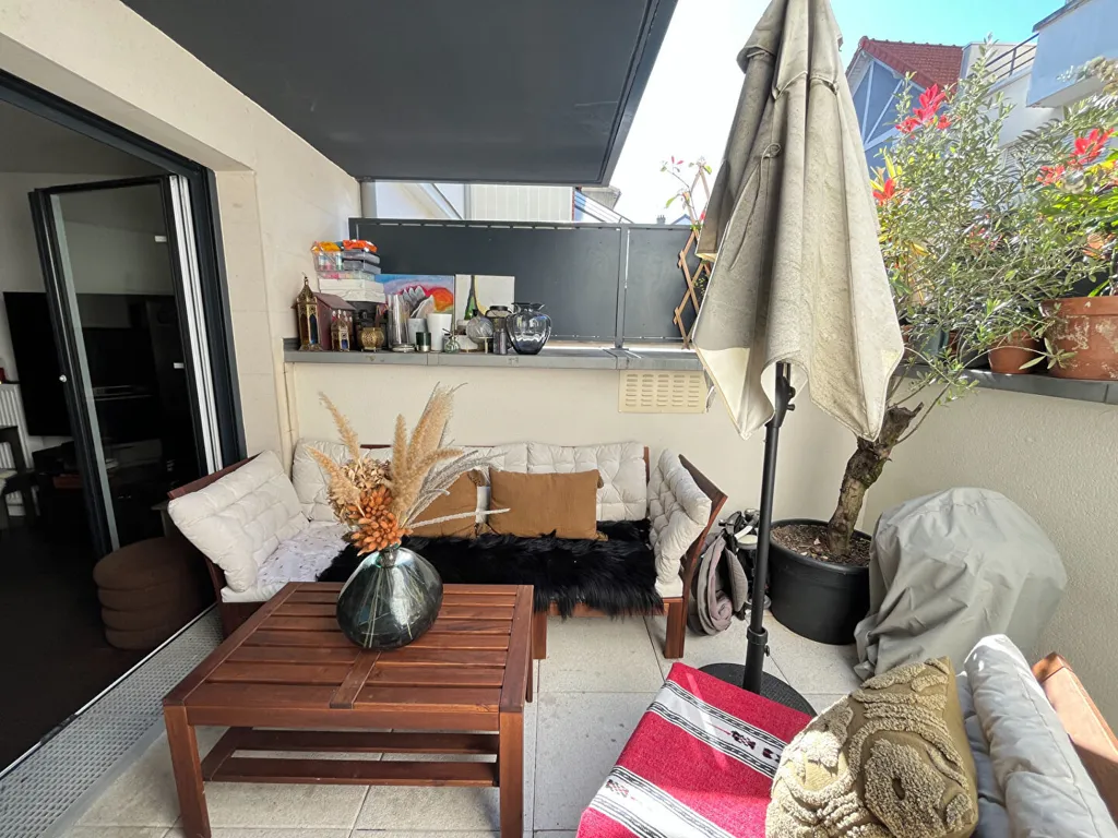 Terrasse - Appartement en Rez-de-Jardin avec Jardin à Suresnes