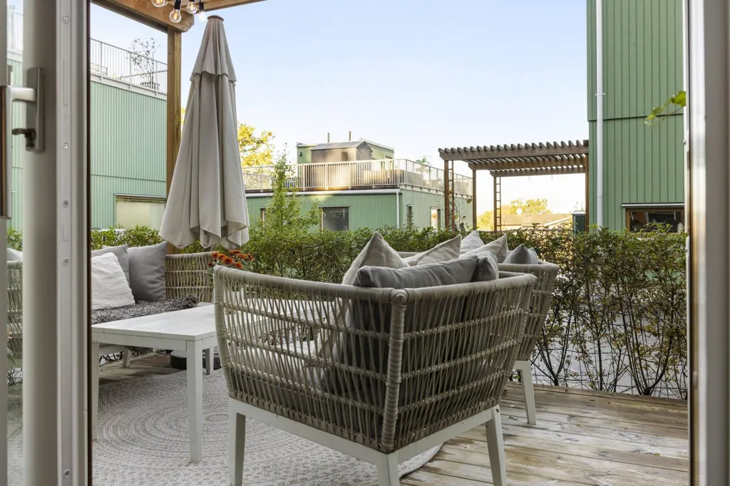 Terrasse - Apartment with Balcony in Älvsjö, Stockholm