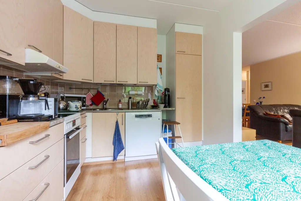 Kitchen - Spacious 3-Bedroom Flat with Balcony in Olari, Espoo