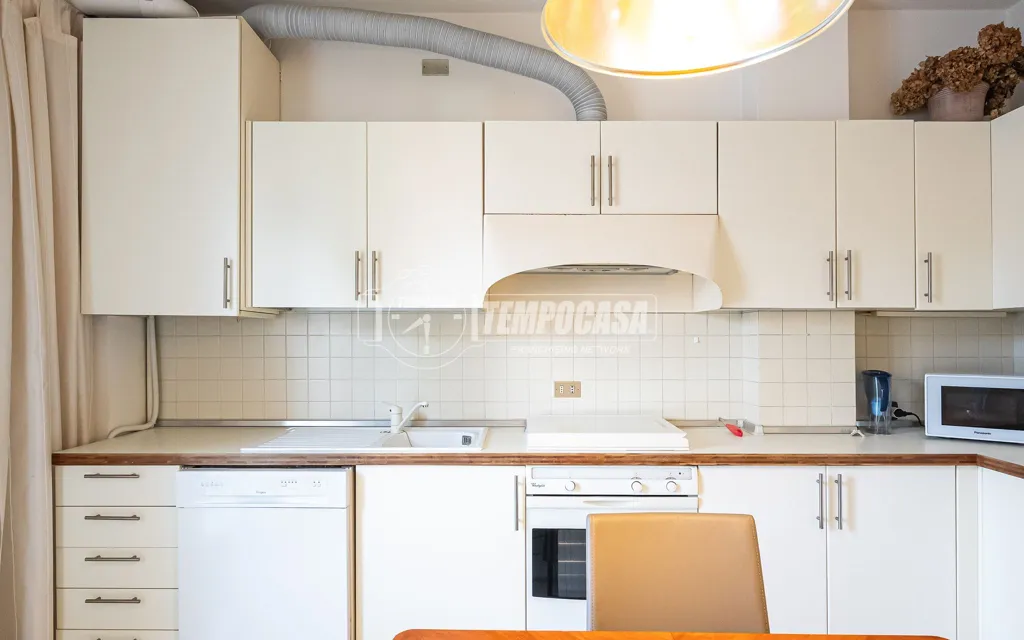 Cuisine - Mansard Apartment with Balcony in Mariano Comense