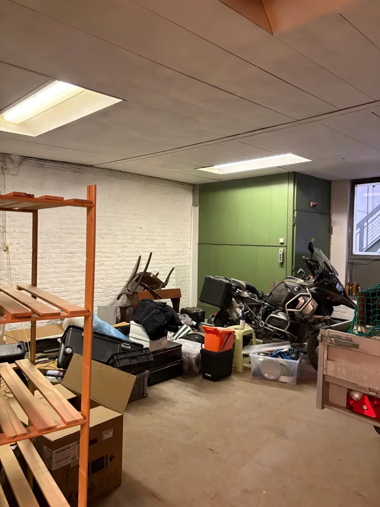 Garage - Maison avec Terrasse et Garage à Anderlecht