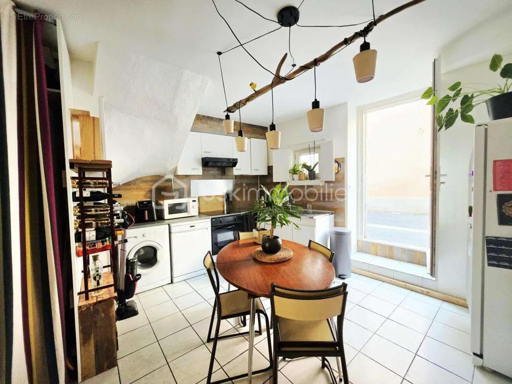 Cuisine - Maison de Village Traversante avec 4 Chambres en Centre-Ville