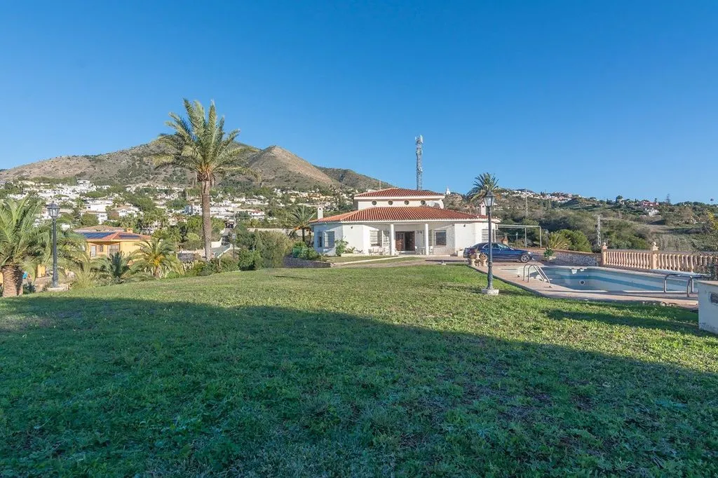 Aed - Luxury Villa with Sea View in Benalmádena